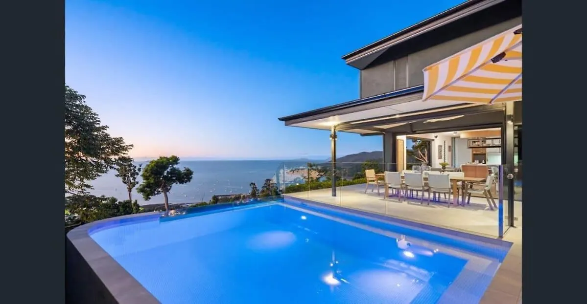 'Whitsunday Blue' Luxury Home With Ocean Views Airlie Beach
