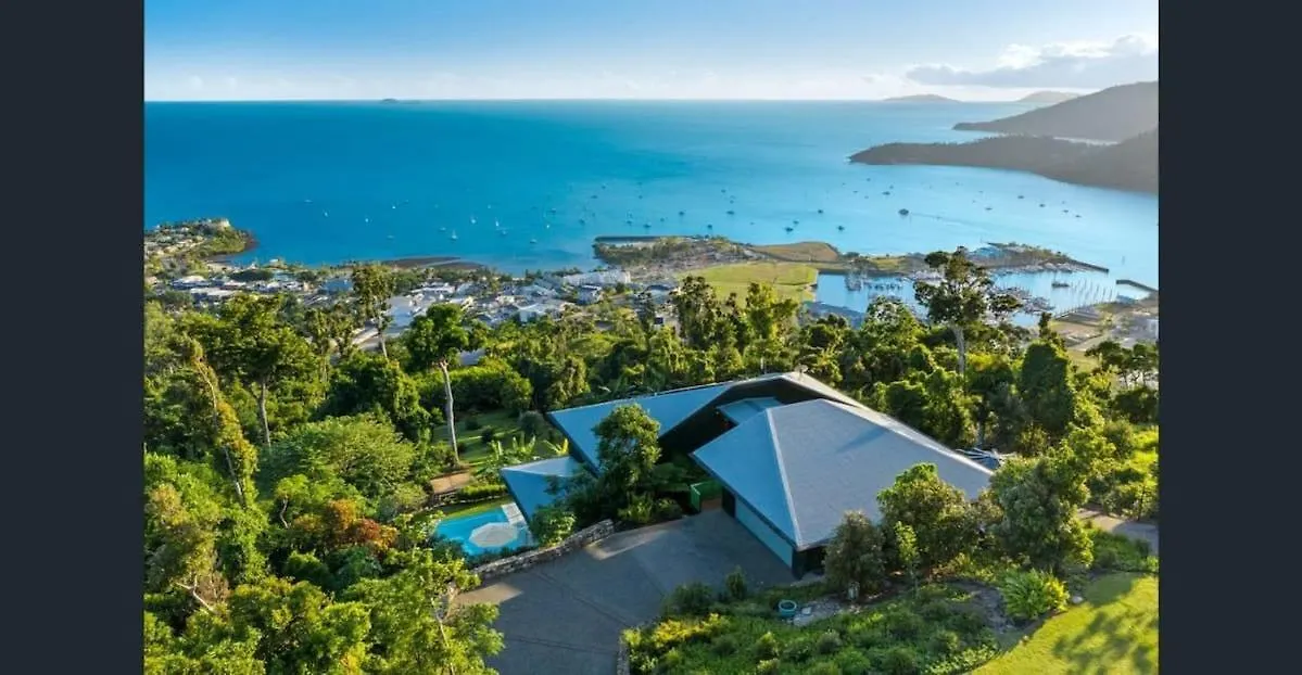 'Whitsunday Blue' Luxury Home With Ocean Views Airlie Beach Tatil Evi