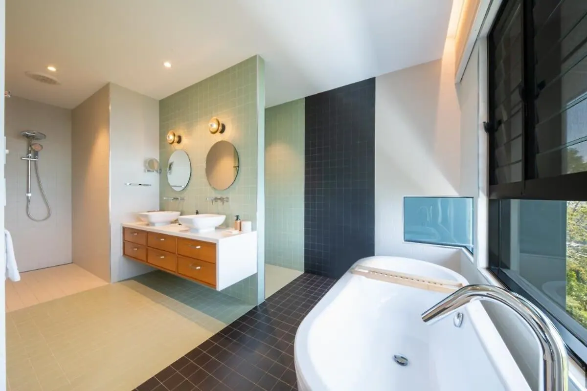 'Whitsunday Blue' Luxury Home With Ocean Views Airlie Beach