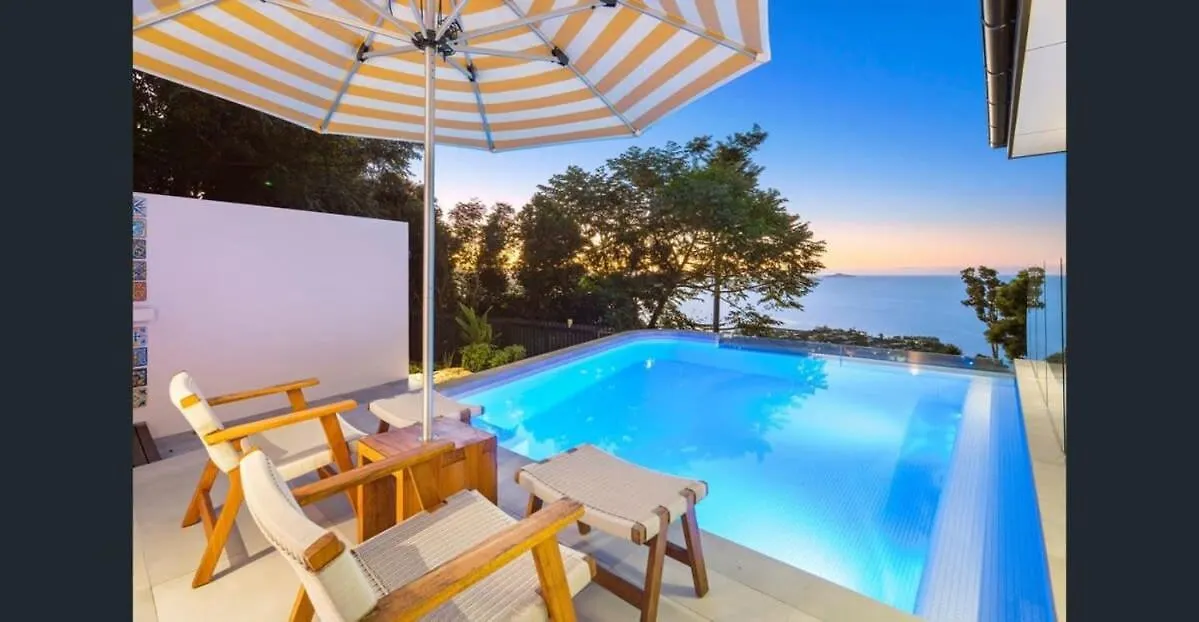 'Whitsunday Blue' Luxury Home With Ocean Views Airlie Beach Tatil Evi